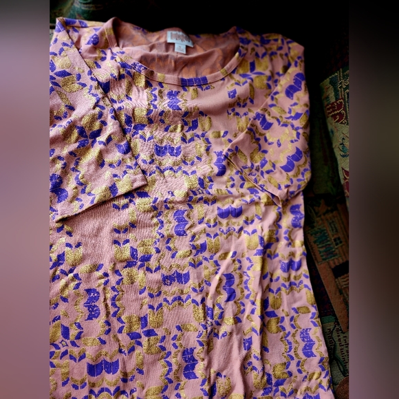 Lula Roe Short Sleeve -Small - Picture 2 of 2